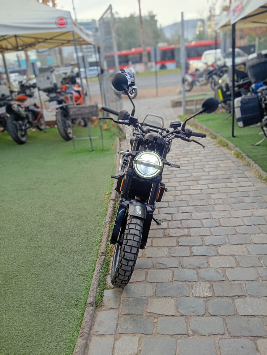 HUSQVARNA SVARTPILEN 401 20222