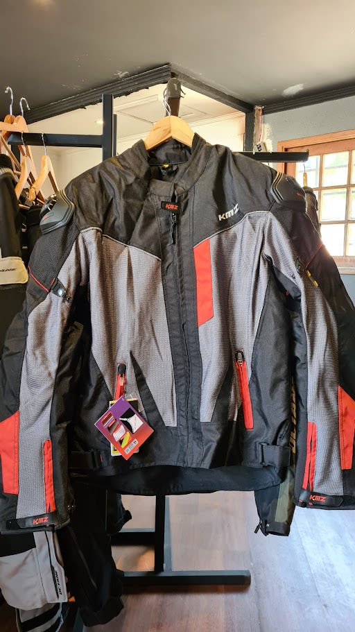 CHAQUETA KMZ MESH GRIS/ROJO1