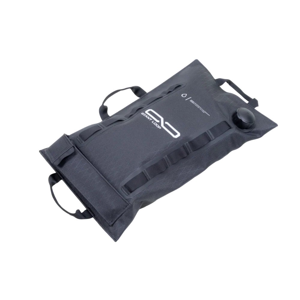 BOLSO PARA COMBUSTIBLE GIANT LOOP ARMADILLO BAG 2 GALONES - NEGRO1