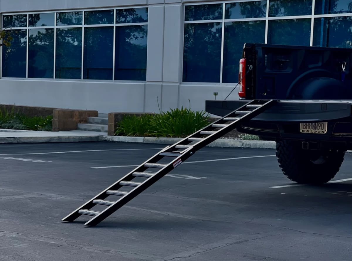 RAMPA DE CARGA PLEGABLE PARA MOTO | MATRIX A7 BLANCO NEGRO3