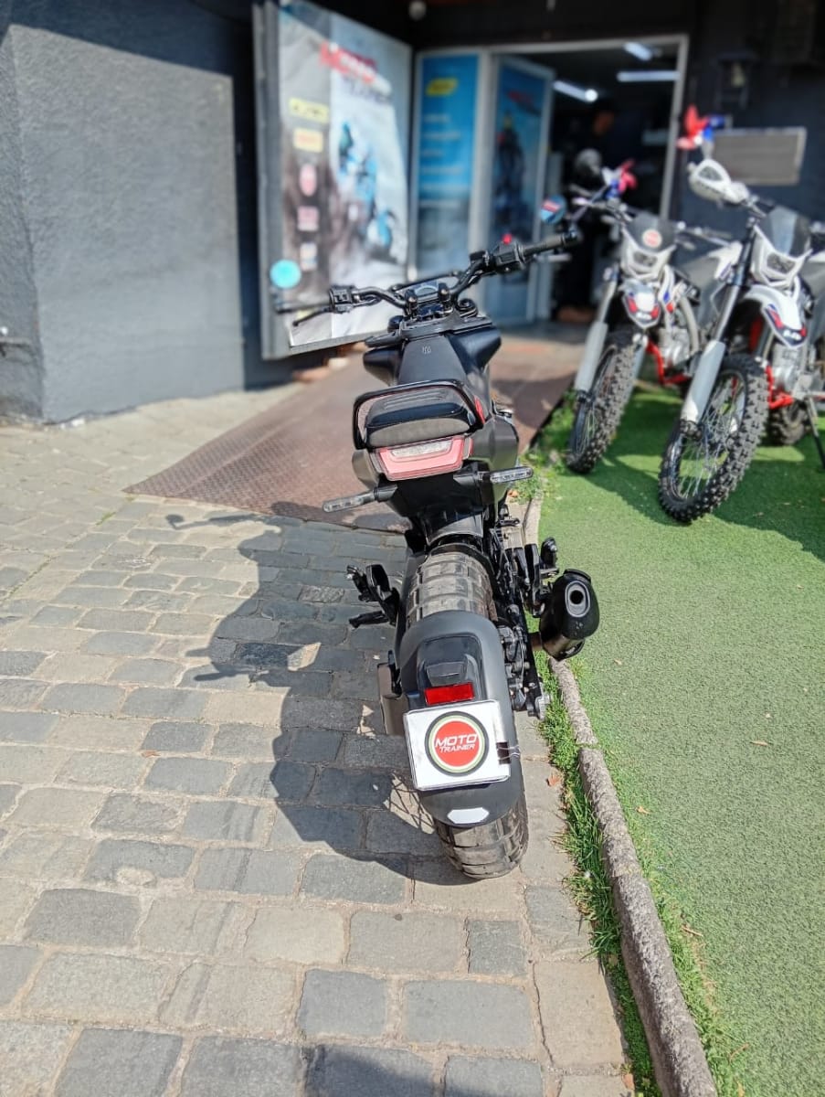 HUSQVARNA SVARTPILEN 401 20235