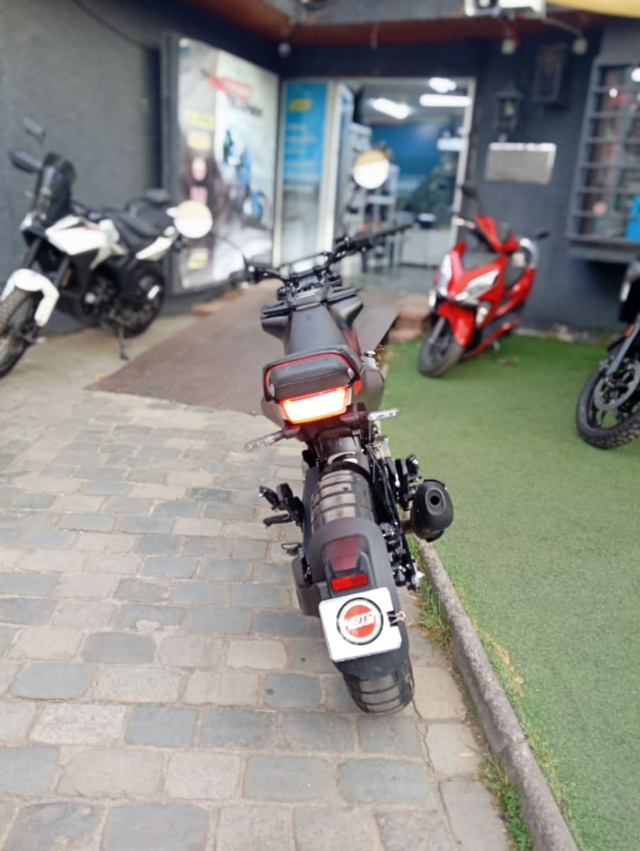 HUSQVARNA SVARTPILEN 401 20225