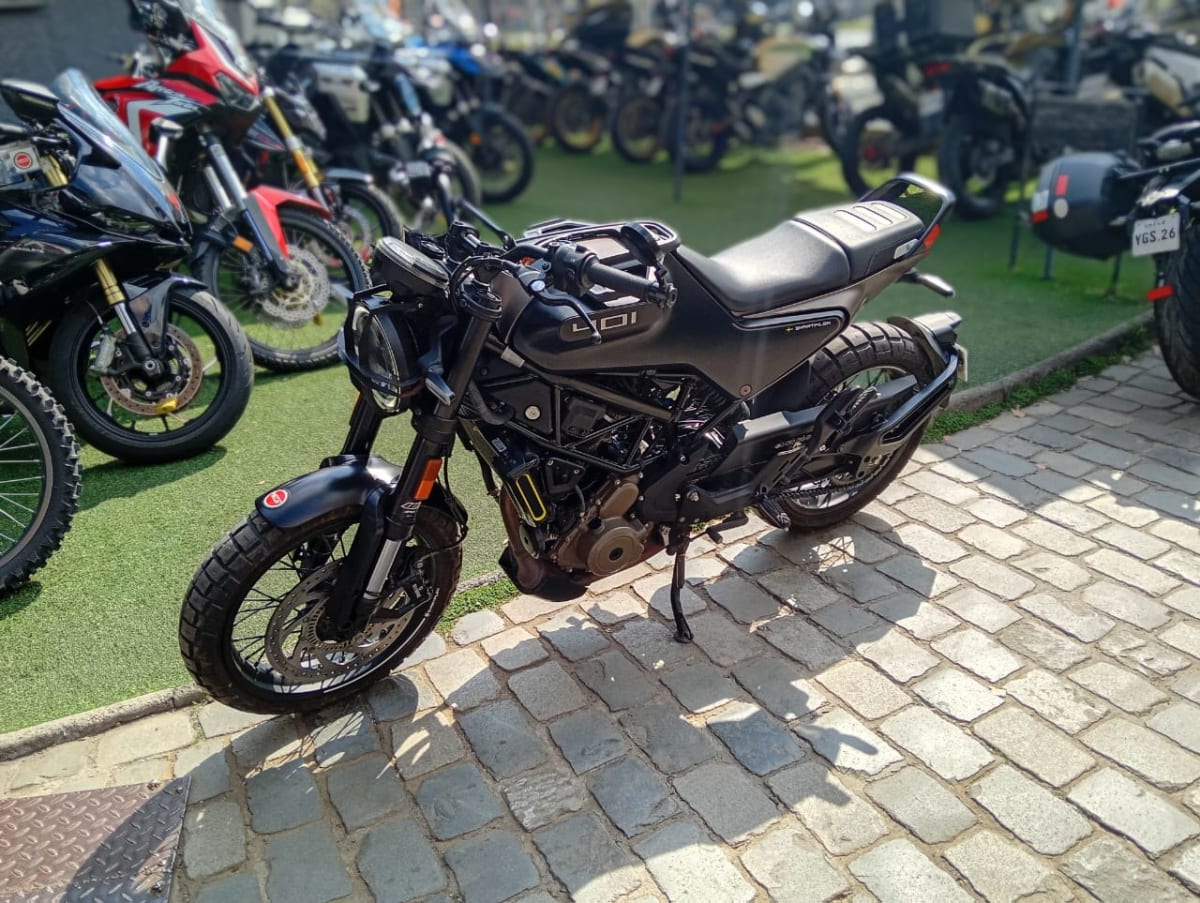 HUSQVARNA SVARTPILEN 401 20238