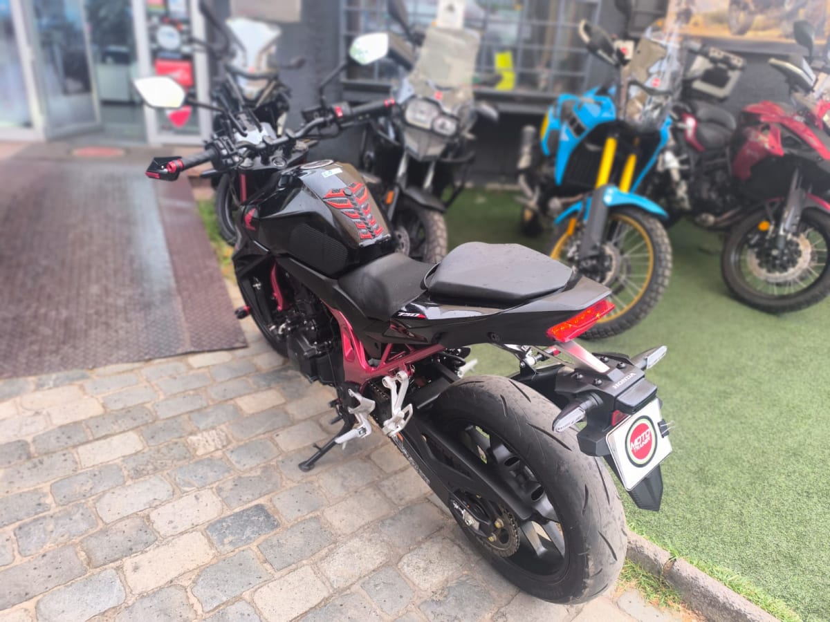 HONDA HORNET 750 20256