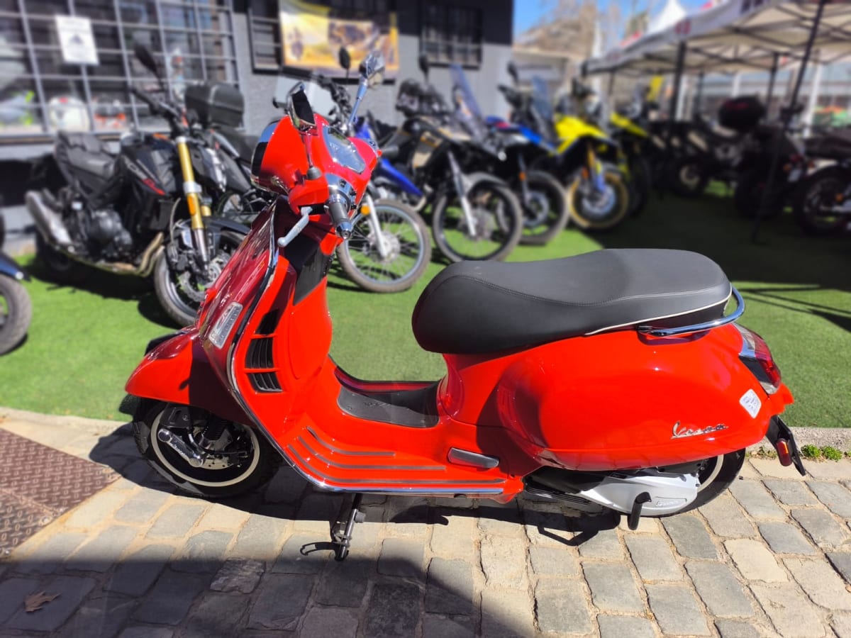 VESPA GTS SUPER 300 20258