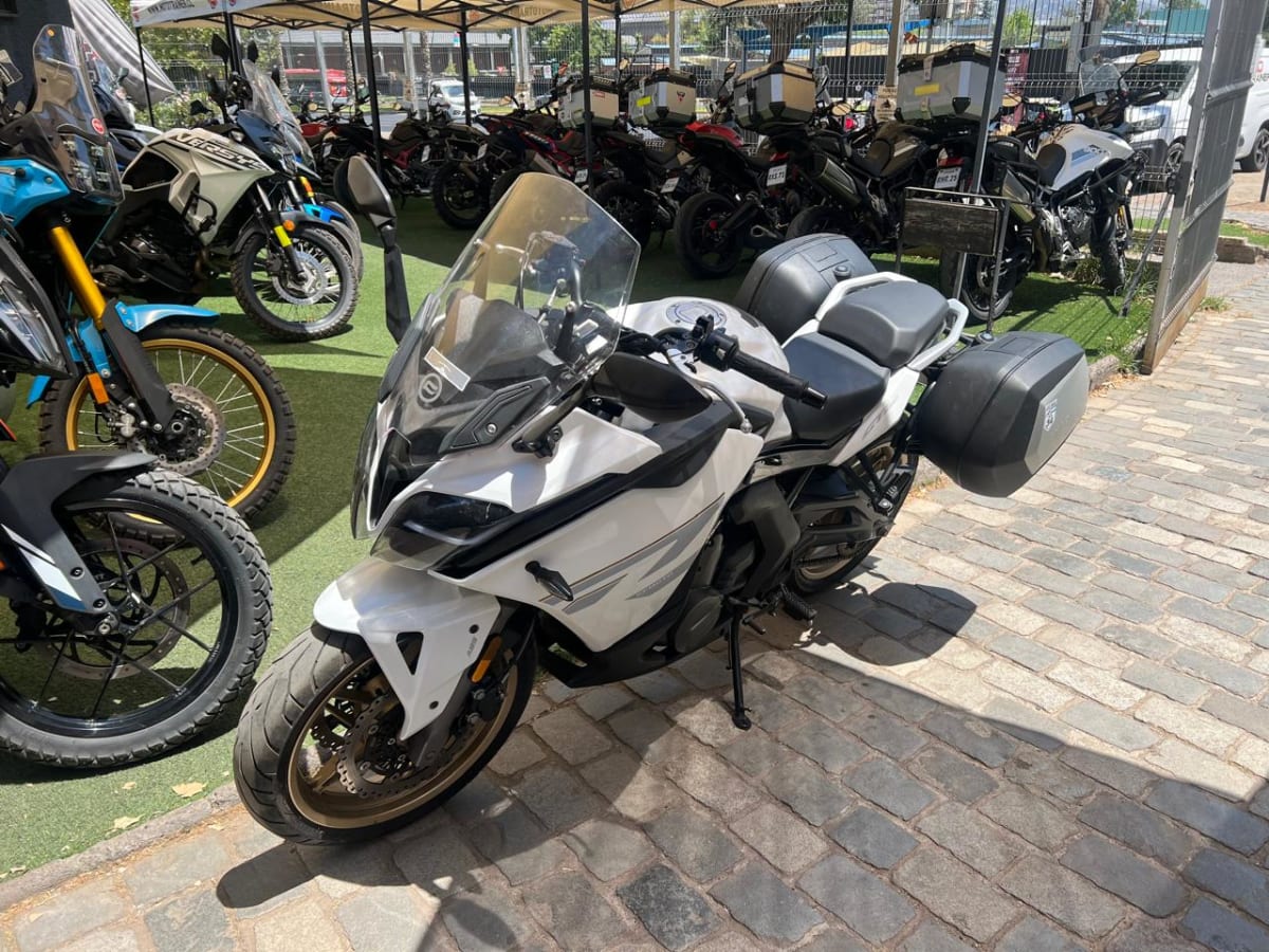 CFMOTO CF 650 GT 20232