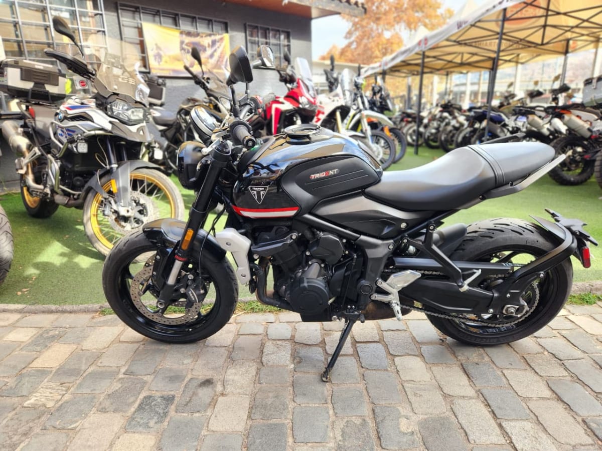 TRIUMPH TRIDENT 660 20241