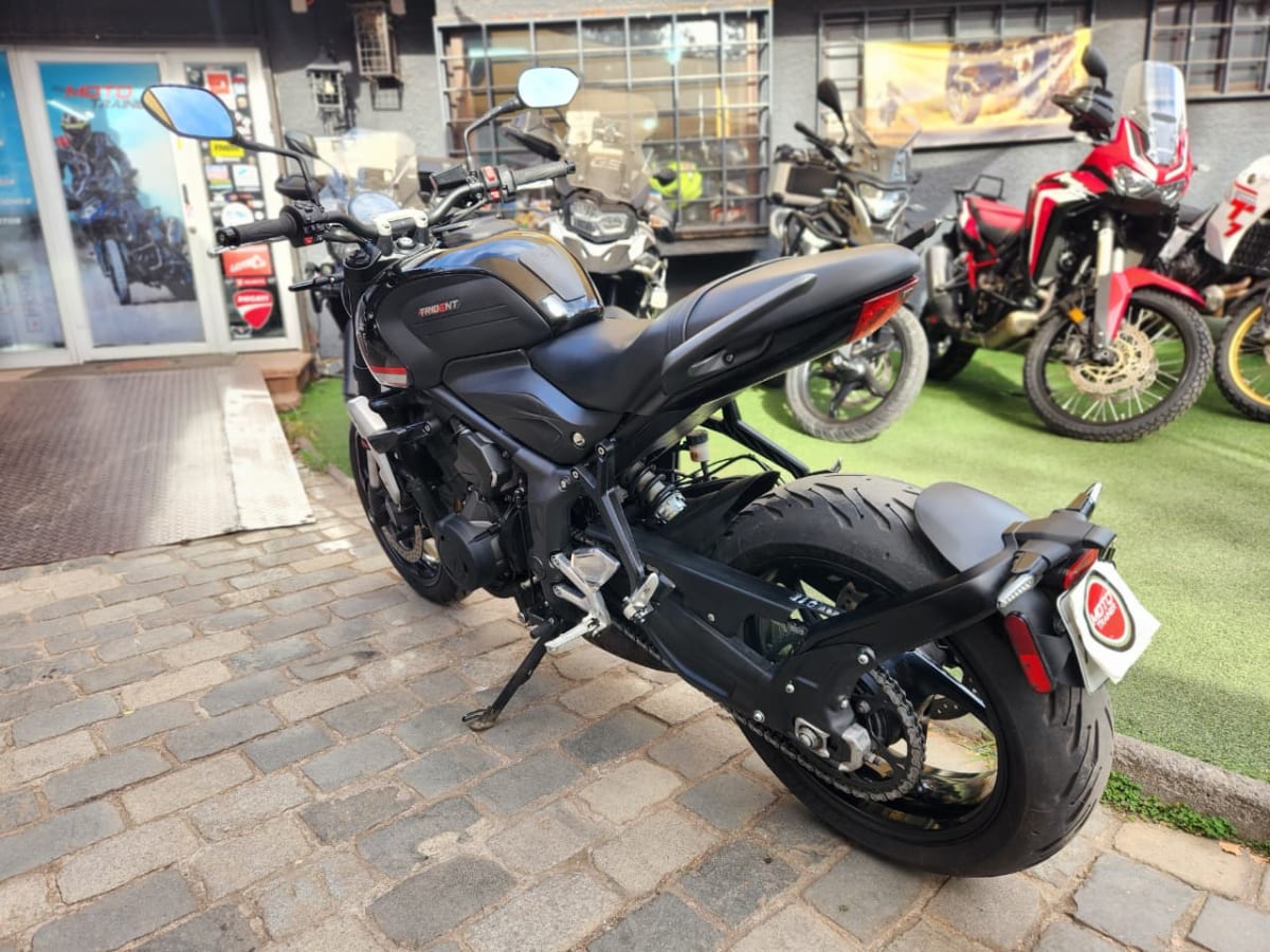 TRIUMPH TRIDENT 660 20244
