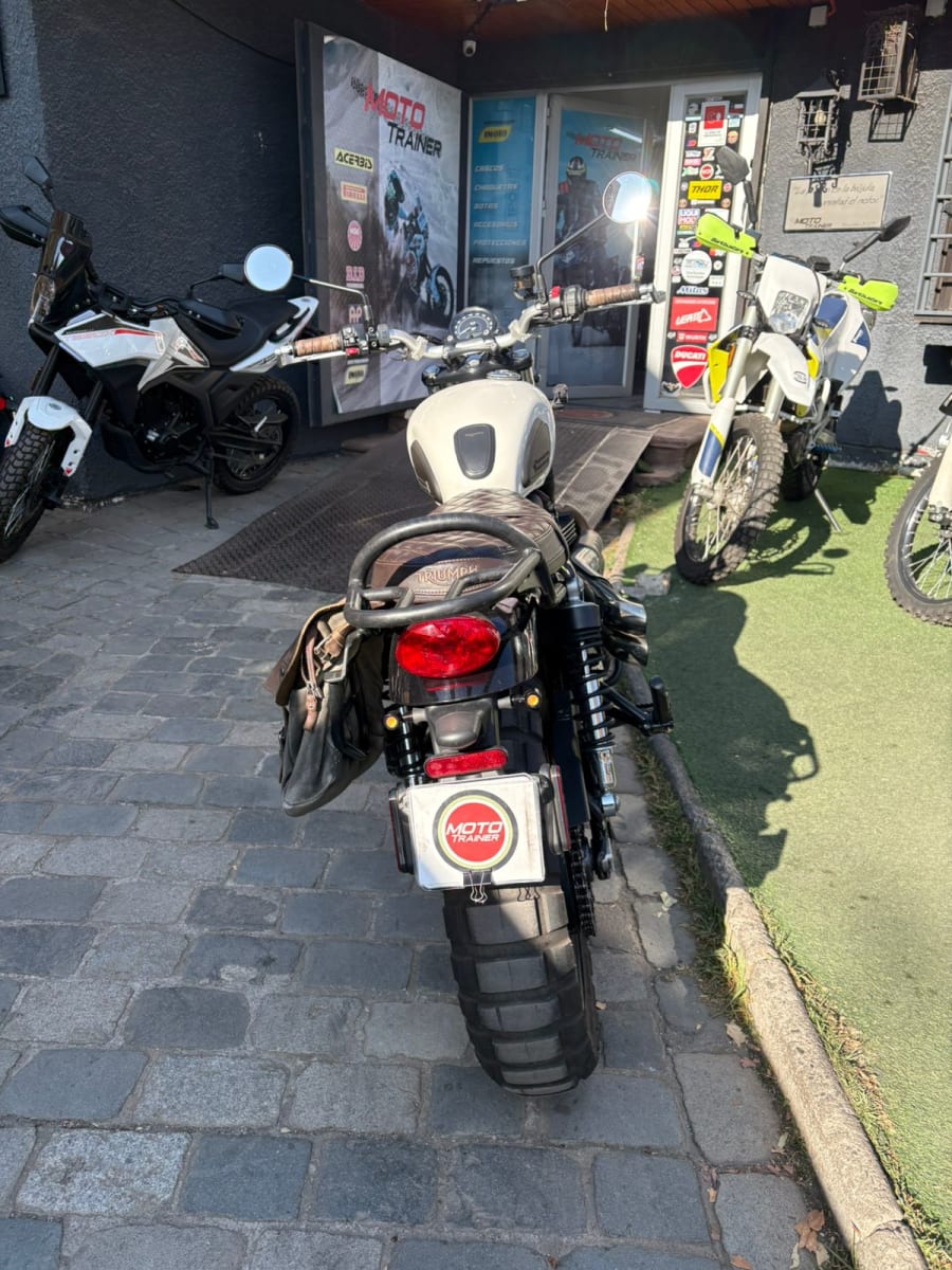 Triumph Street Scrambler 900 año 20208