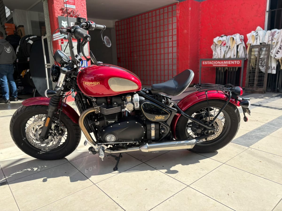 TRIUMPH BONNEVILLE BOBBER 20234