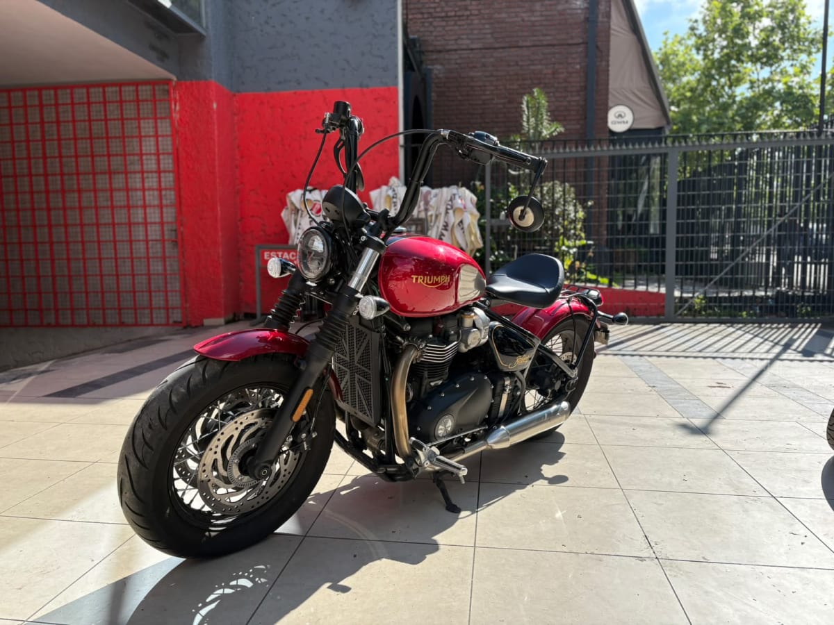 TRIUMPH BONNEVILLE BOBBER 20235