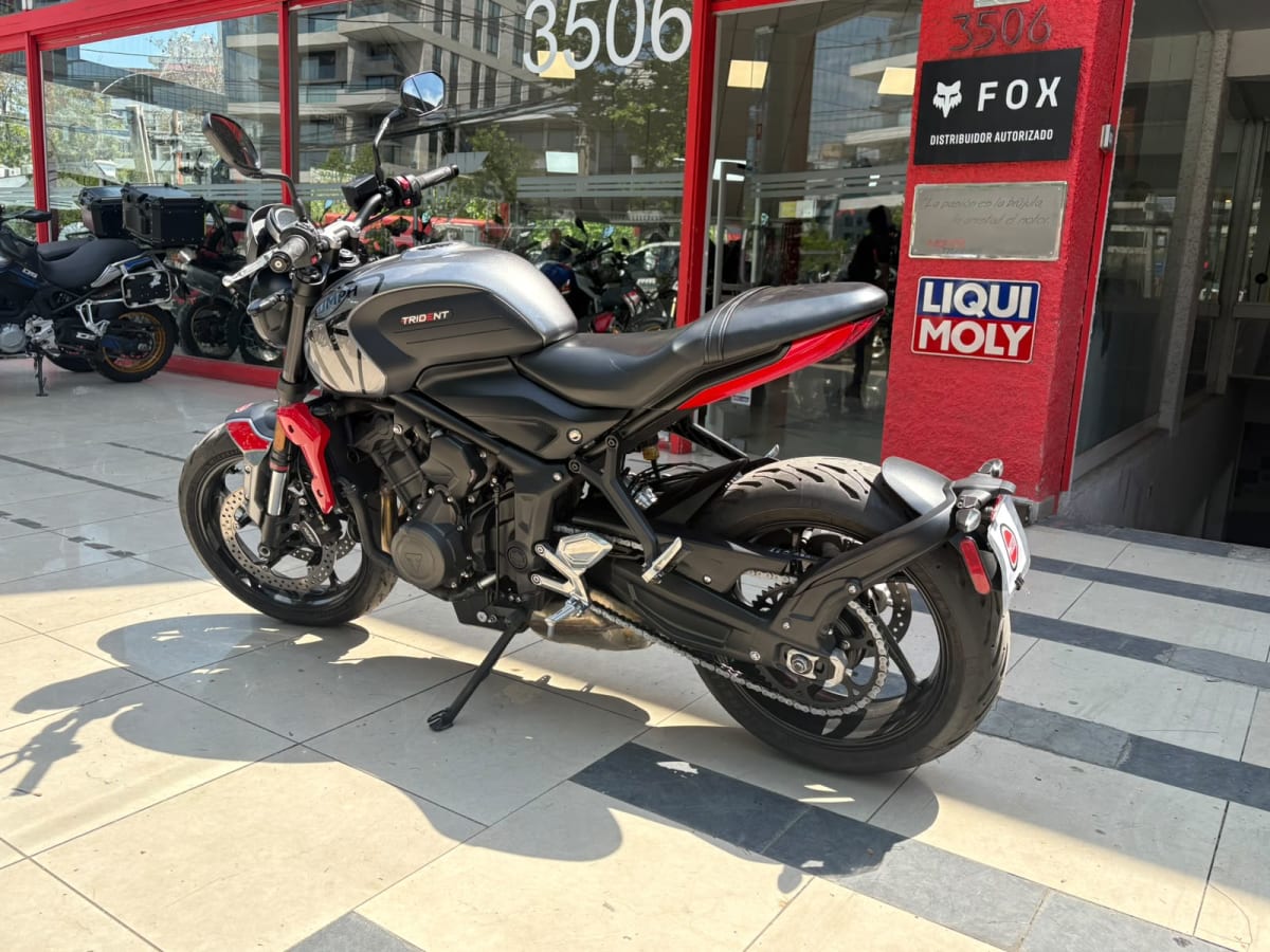 TRIUMPH TRIDENT 660 20232