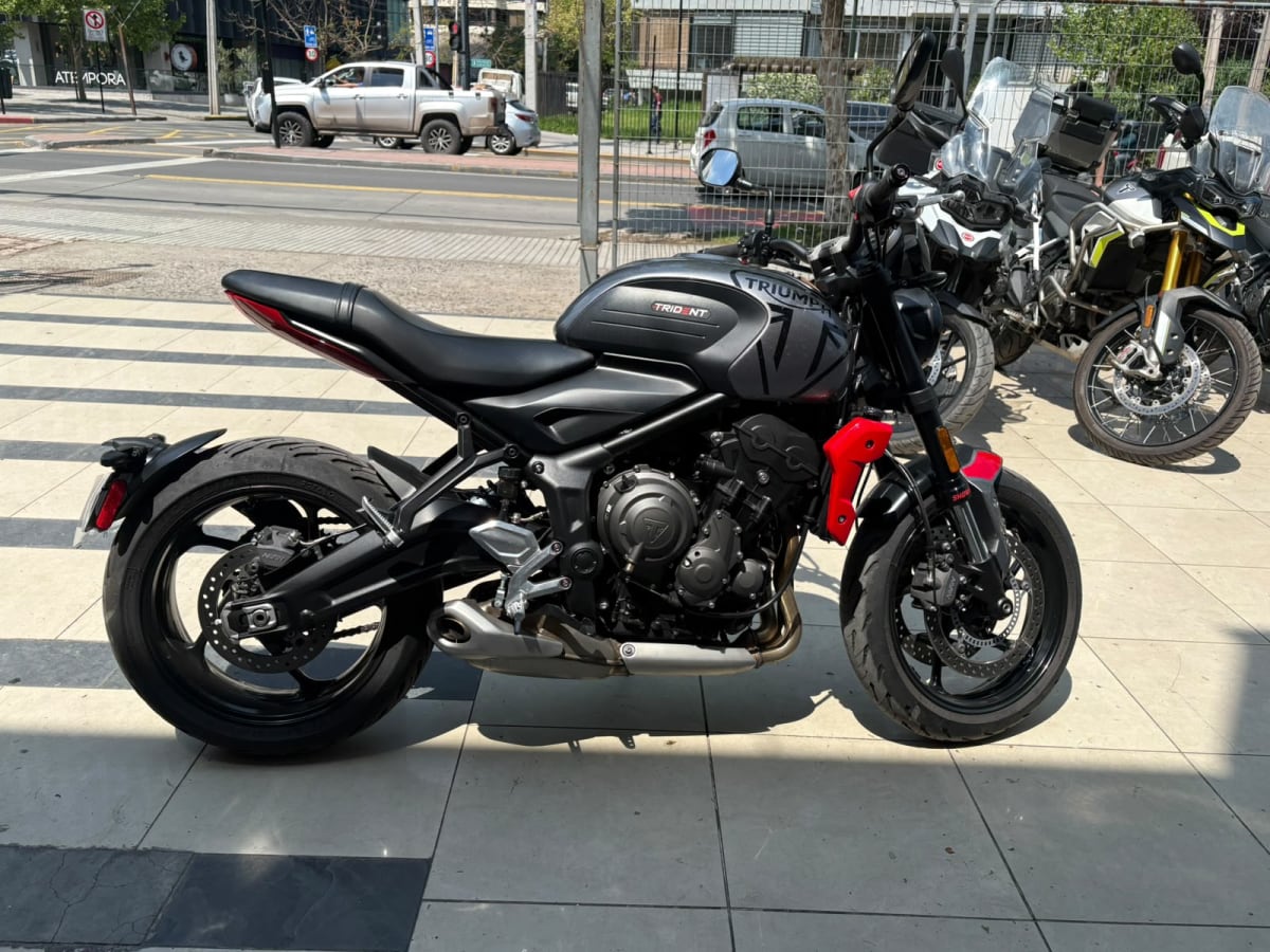 TRIUMPH TRIDENT 660 20233