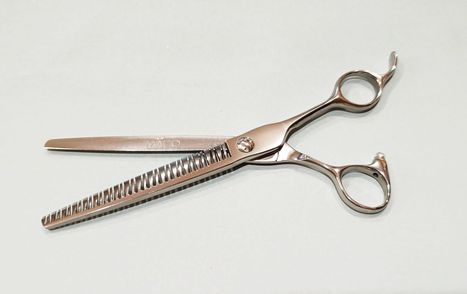 25/3 - Guía de Aceros para Tijeras de Grooming: AISI 420C vs AISI 440C vs VG10