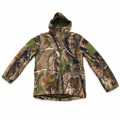 CHAQUETA SOFTSHELL CON CAPUCHA