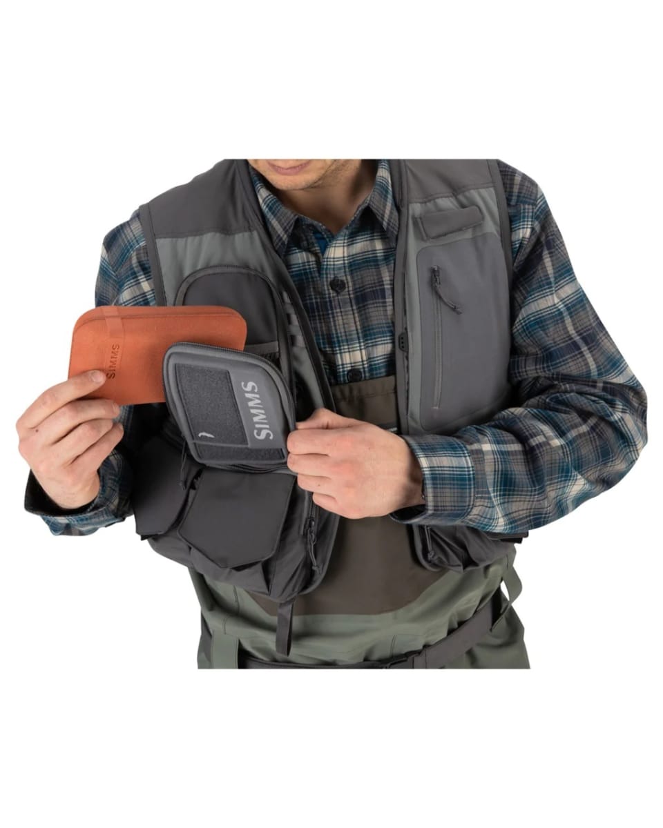 CHALECO DE PESCA MOSCA SIMM'S FREESTONE VEST2