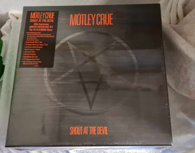 MOTLEY CRUE SHOUT AT THE DEVIL