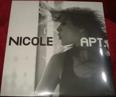 NICOLE VINILO APT.