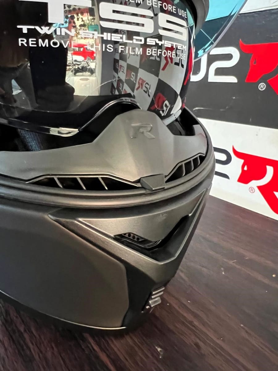 CASCO ABATIBLE REVO NEGRO MATE C/ LUZ LED VISOR ROJO6