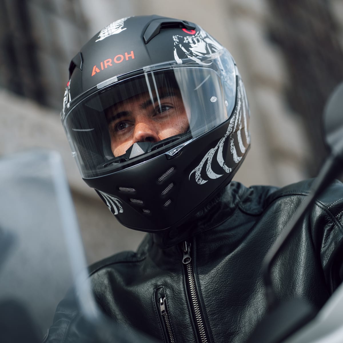 CASCO INTEGRAL CONNOR MYTH MATE3