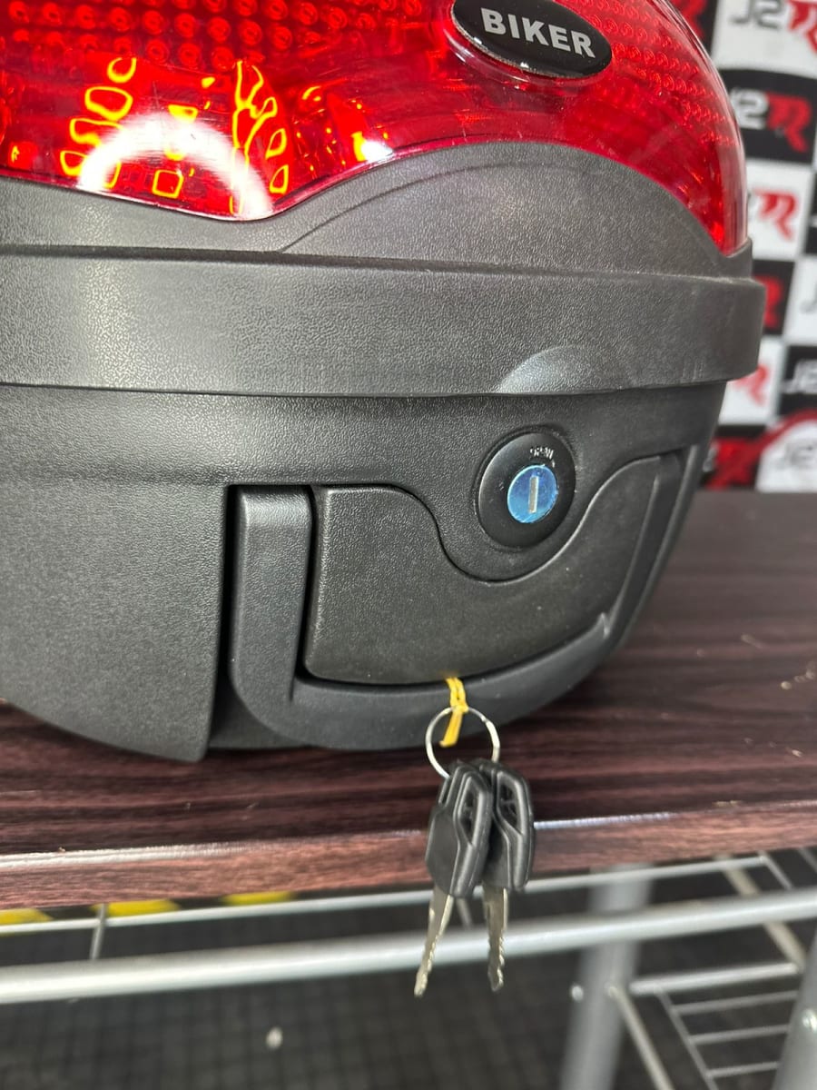 CAJUELA DE PLASTICO 35LT BIKER - MAL0202