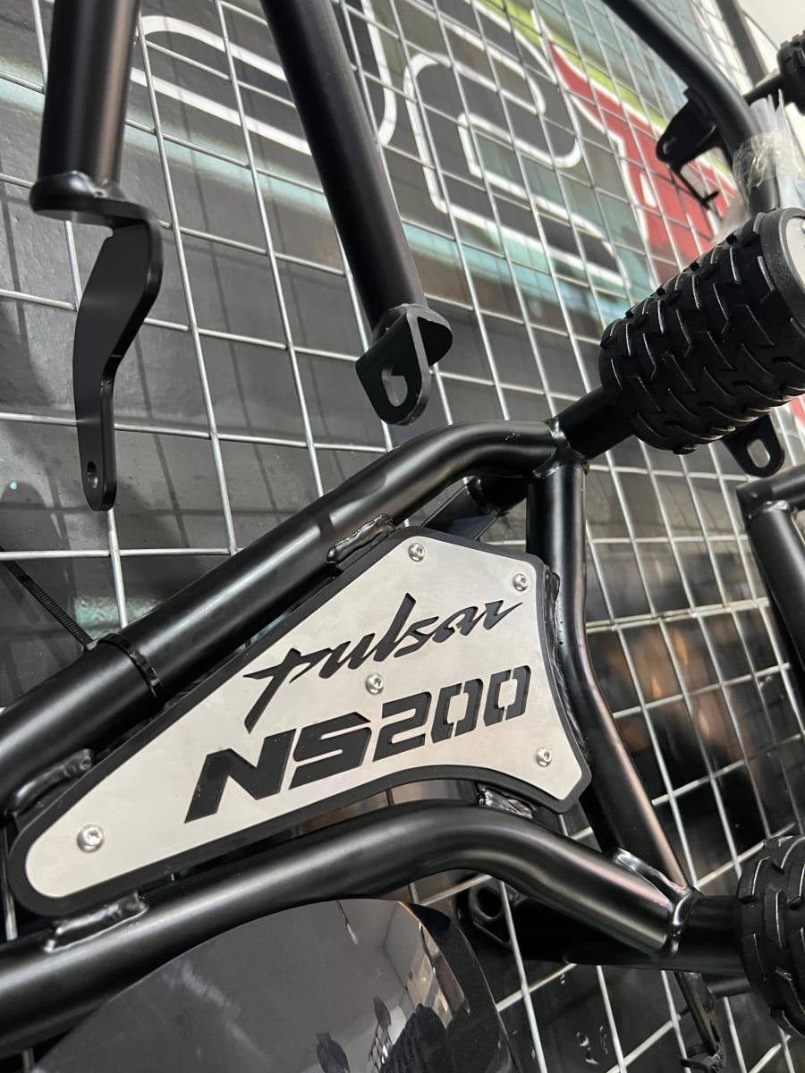 SLIDER DE LUJO PULSAR NS200 DT -LM8