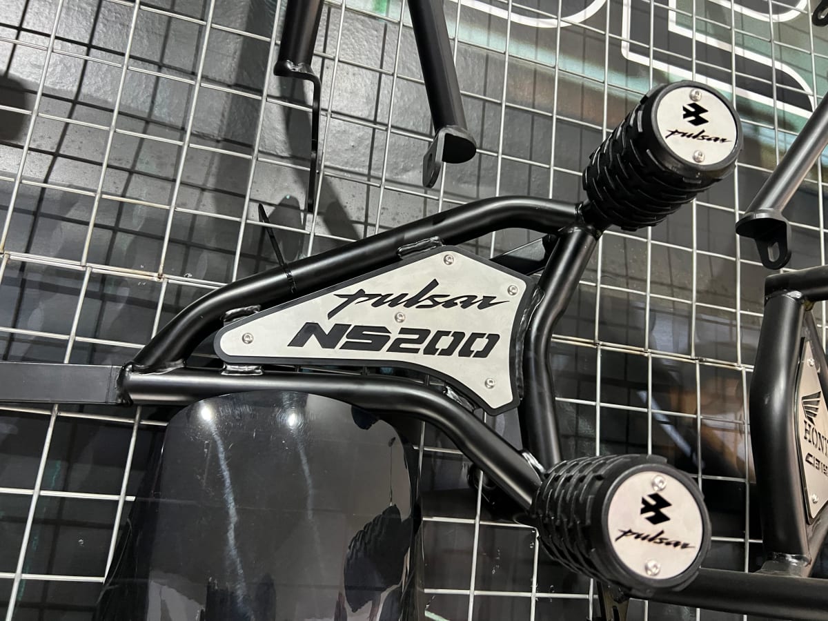 SLIDER DE LUJO PULSAR NS200 DT -LM9