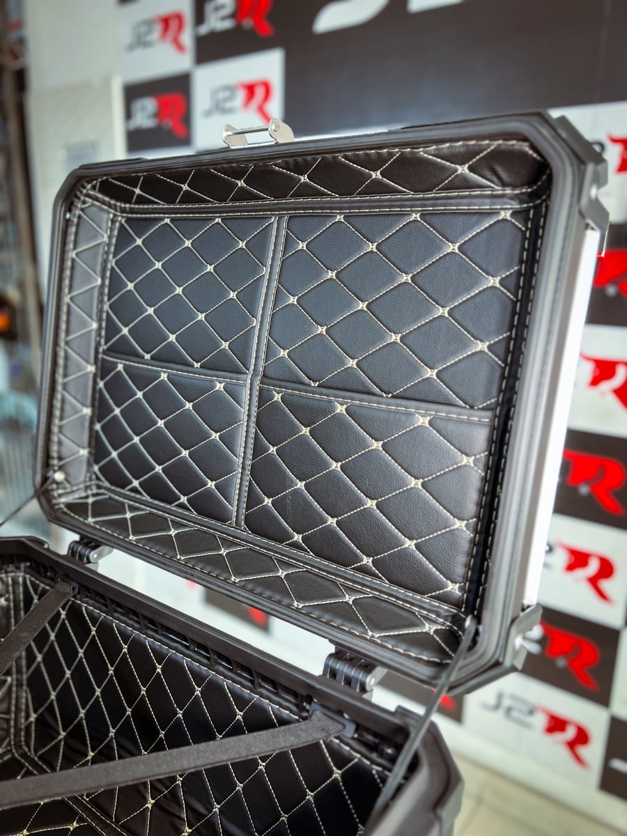 CAJUELA DE ALUMINIO BIKER 65 LT NEGRO SIN RESPALDAR3