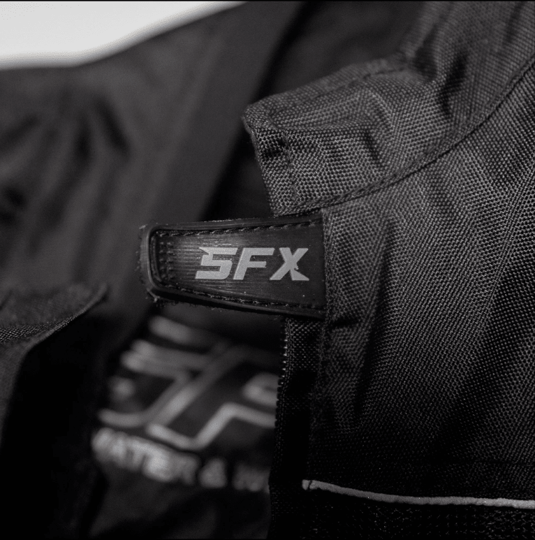 CASACA SFX  STREET HOMBRE NEGRA/NEGRA ENMALLADA3