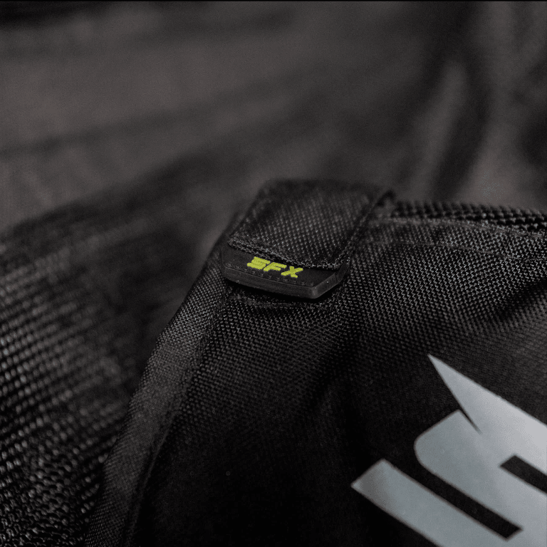 CASACA SFX  STREET NEGRA/AMARILLAENMALLADA6