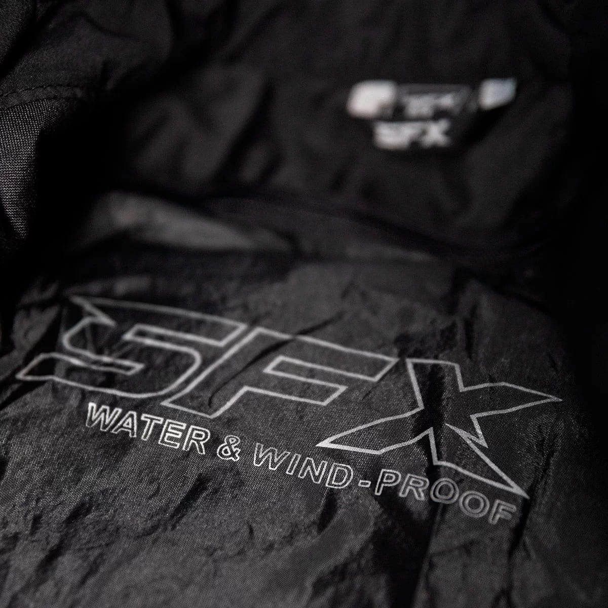 CASACA SFX STREET MUJER NEGRO / ROSADO3