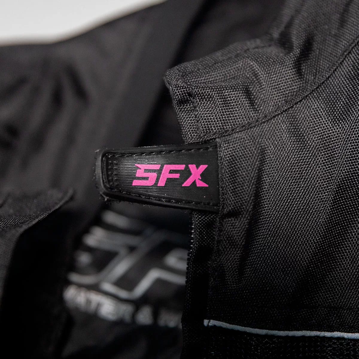 CASACA SFX STREET MUJER NEGRO / ROSADO5