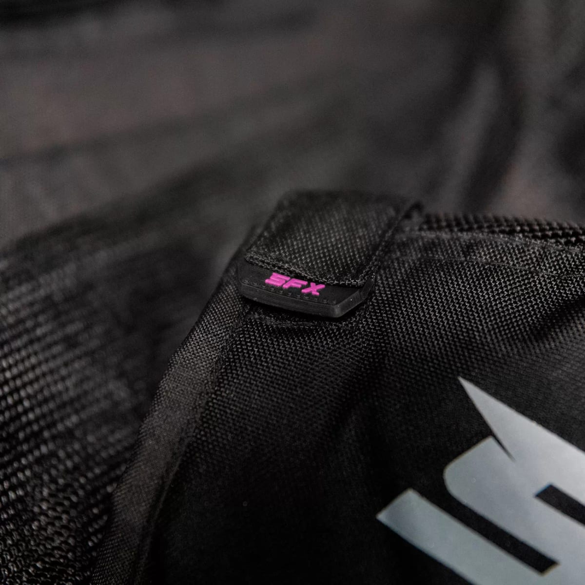 CASACA SFX STREET MUJER NEGRO / ROSADO4