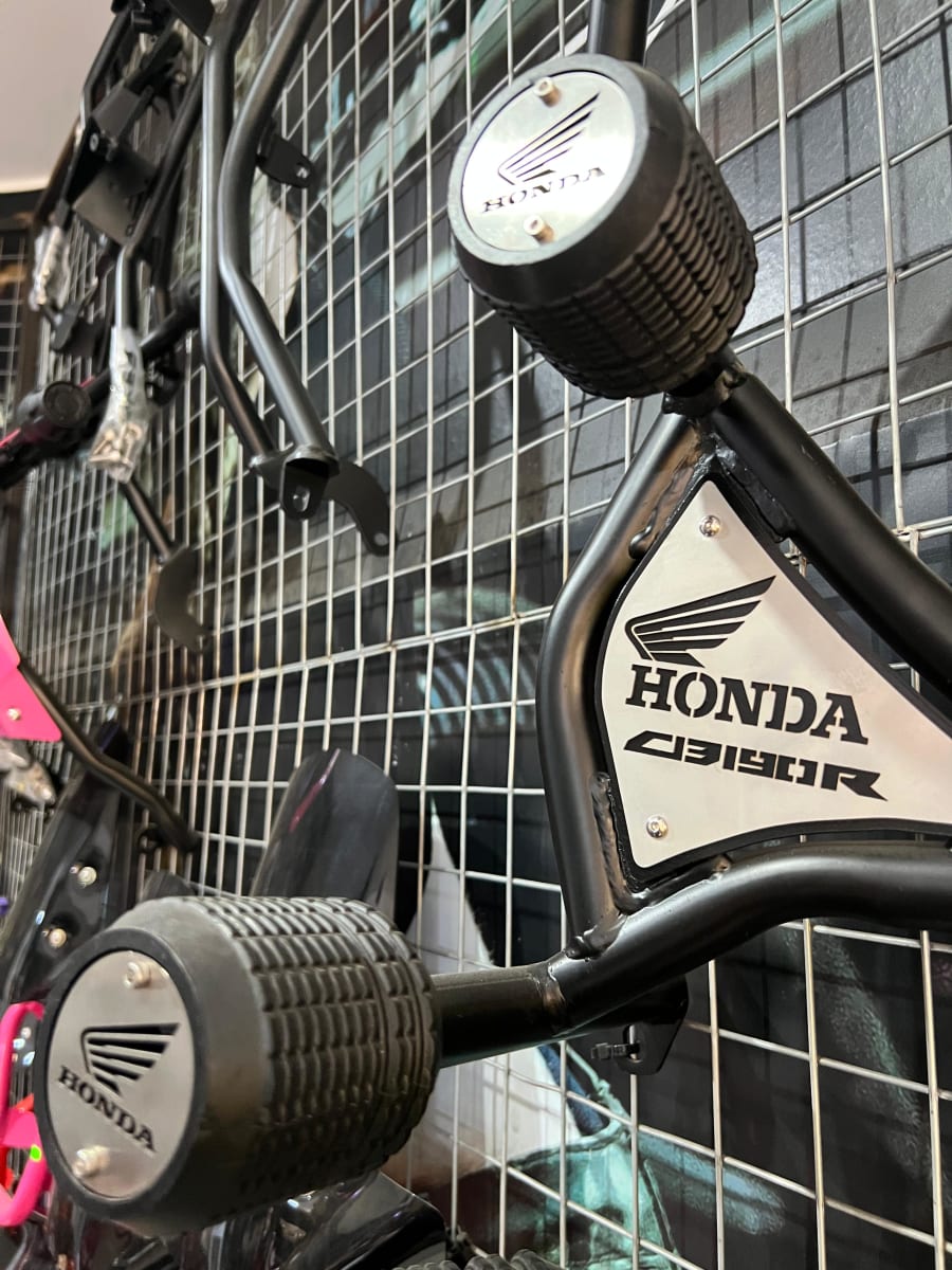 SLIDER DE LUJO HONDA CB190 V2 2024 / 25 DOBLE TOPE -LM3