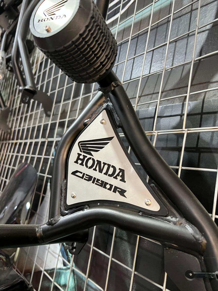 SLIDER DE LUJO HONDA CB190 V2 2024 / 25 DOBLE TOPE -LM2