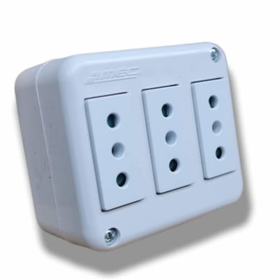 TOMACORRIENTE SOBREPUESTO TRIPLE 10A MEC