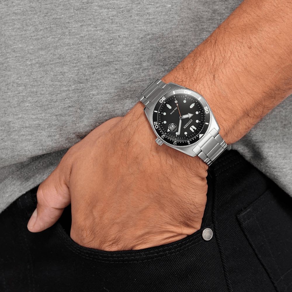 Reloj Citizen Eco-Drive AW1760-81E Plateado Dial Negro Acero Hombre2