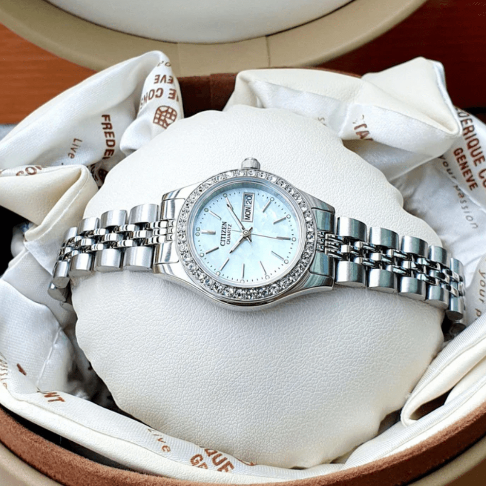 Reloj Citizen Quartz EQ0530-51N Plateado Acero Dial Perlado Mujer6