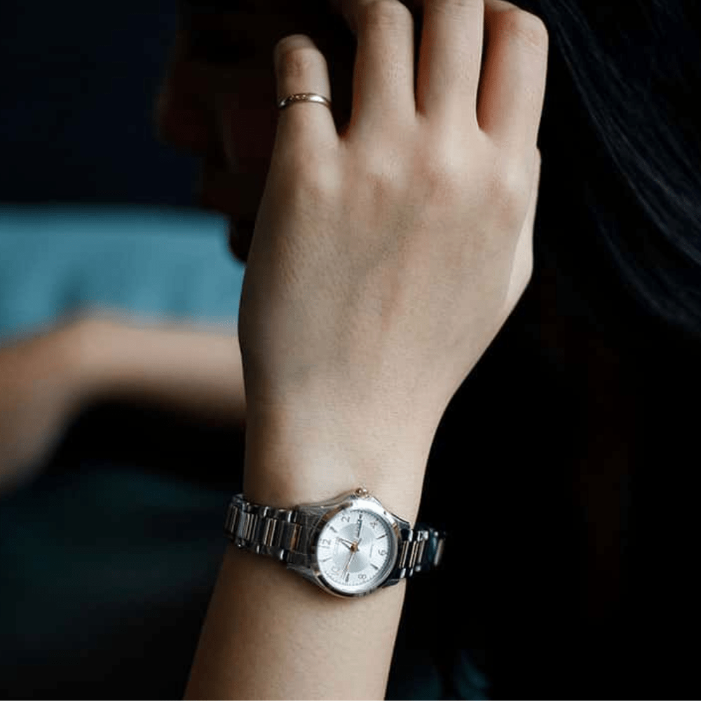 RELOJ CITIZEN EQ0595-55A QUARTZ PLATEADO DORADO3