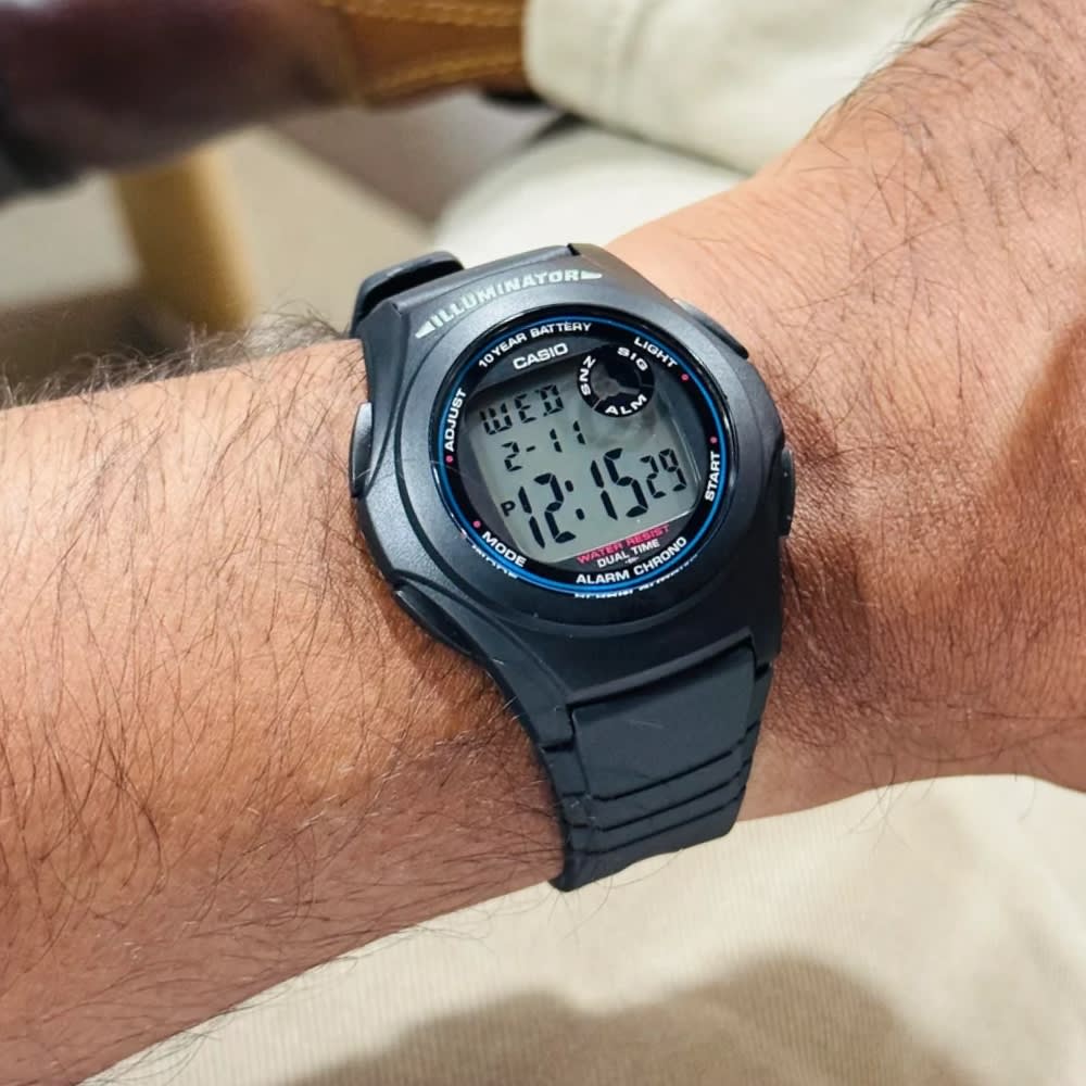 Reloj Casio Vintage F-200W-1ADF Digital Resina Negro Unisex2