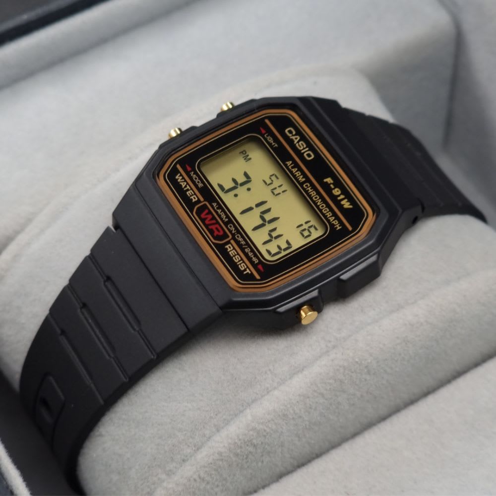 Reloj Casio Vintage F-91WG-9QDF Líneas Doradas Digital Clásico Negro Unisex4