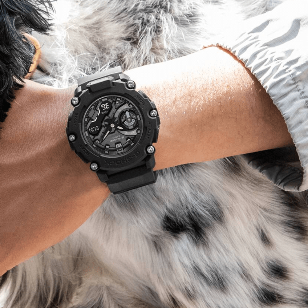 RELOJ CASIO G-SHOCK GA-2200BB-1ADR2