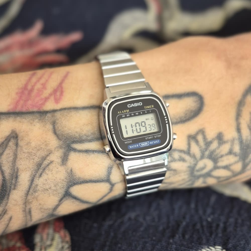 Reloj Casio Vintage LA670WA-1DF Digital Plateado Mujer4