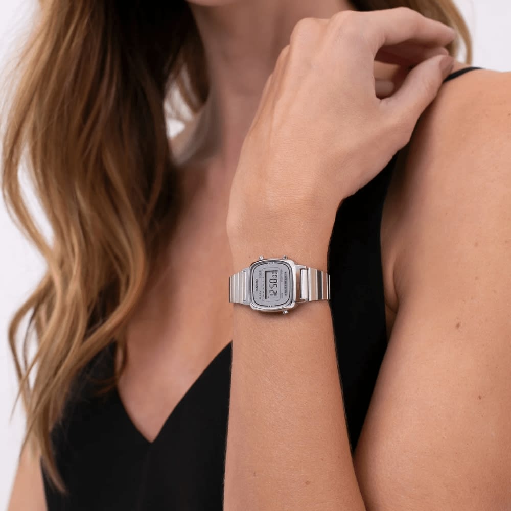 Reloj Casio Vintage LA670WA-7DF Digital Acero Plateado Mujer4