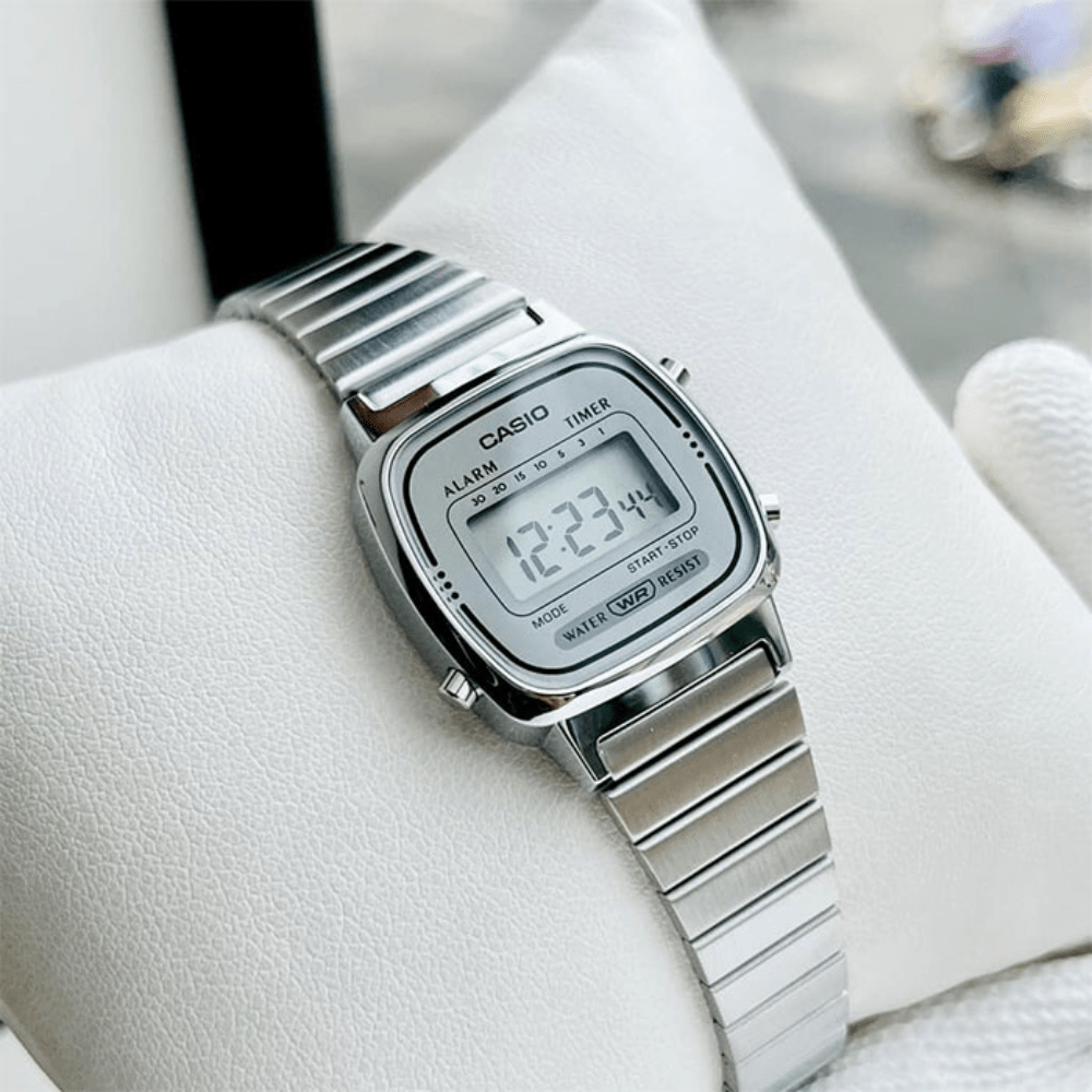 RELOJ CASIO LA670WA-7DF VINTAGE MINI PLATEADO3