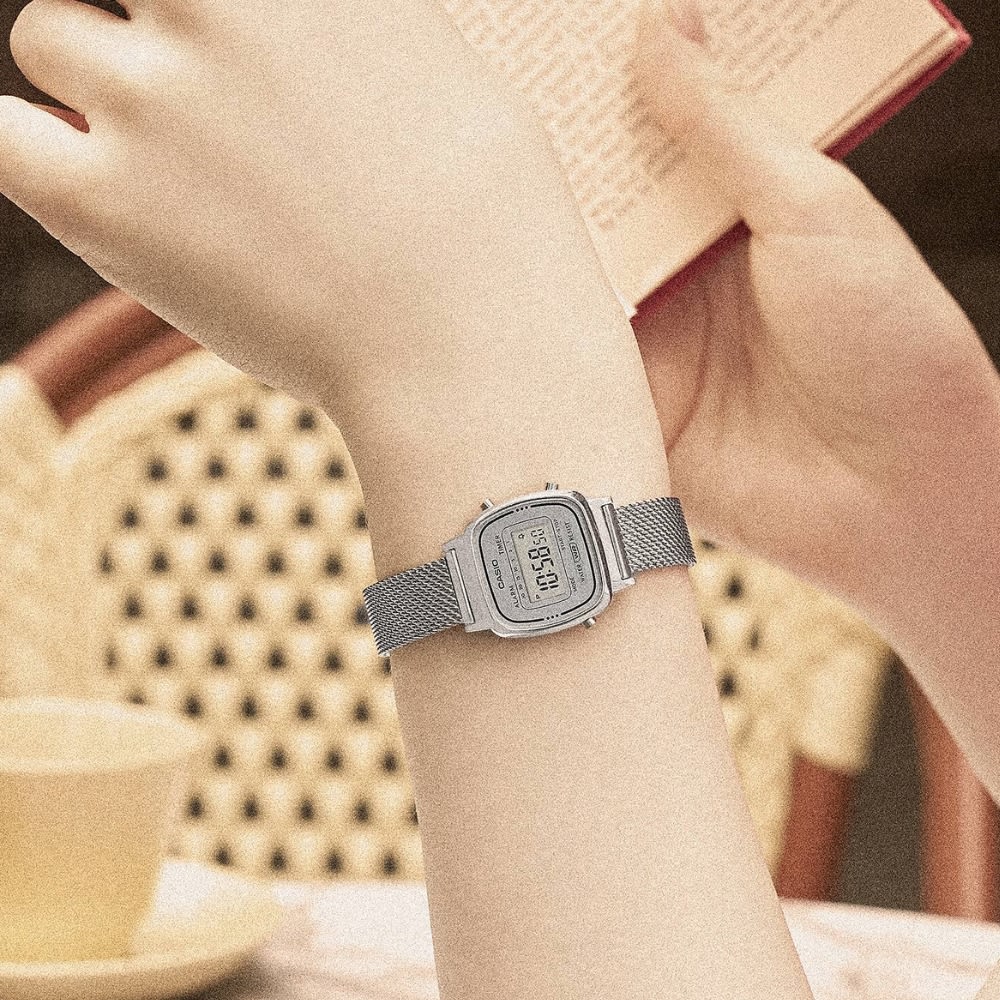 Reloj Casio Vintage LA670WEM-7DF Digital Plateado Mujer4