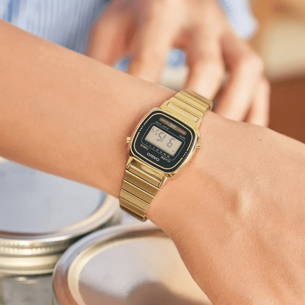 Reloj Casio Vintage LA670WGA-1DF Digital Dorado Mujer3