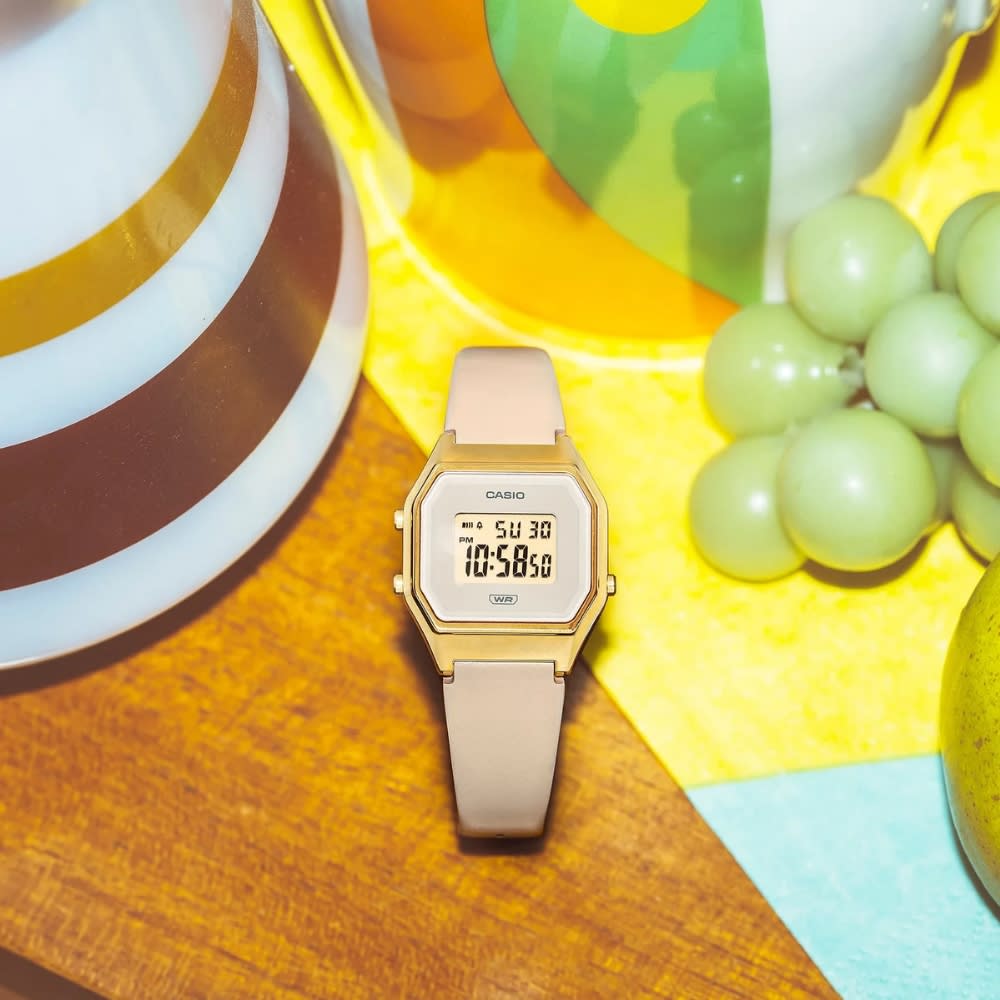 Reloj Casio VintageLA680WEGL-4DF Correa de Cuero Mujer2