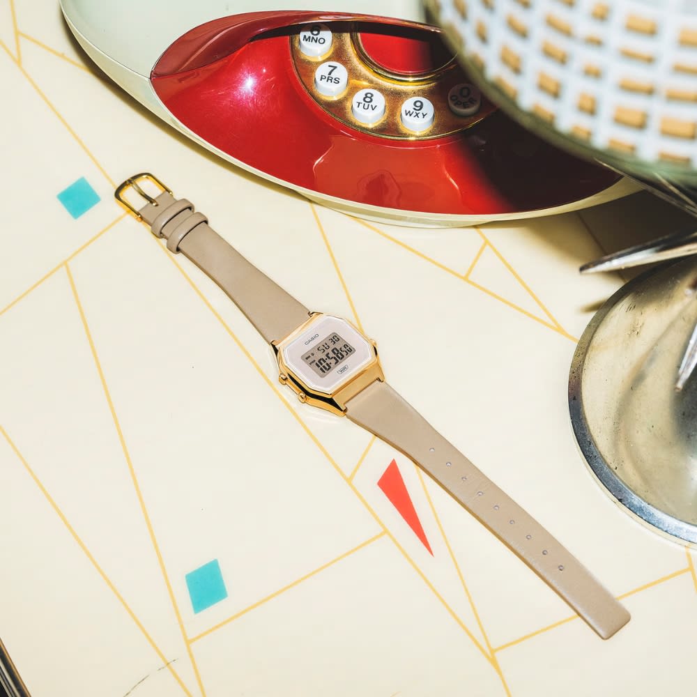 Reloj Casio Vintage LA680WEGL-5DF Correa de Cuero Mujer5