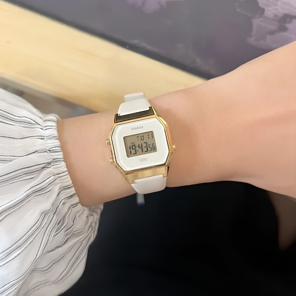Reloj Casio VintageLA680WEGL-4DF Correa de Cuero Mujer3